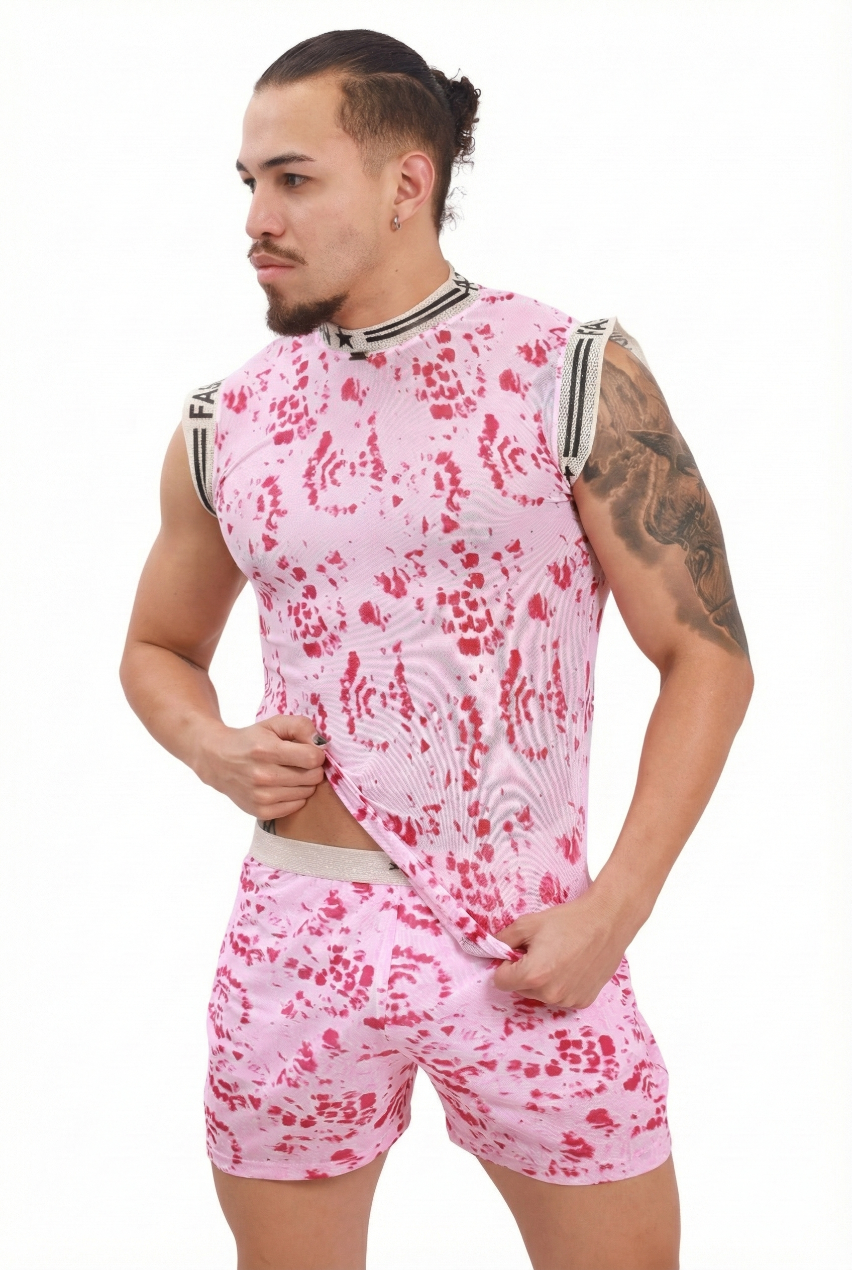 Magenta Dye Mesh Tank